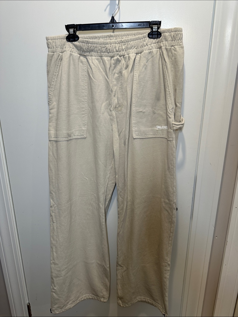 TALENTLESS Light Beige Relaxed Sweatpants with Patch Pockets (56)